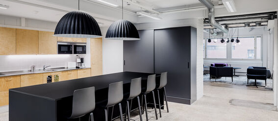 In addition to office space, you can also utilize shared kitchens and lounges in A Grid.