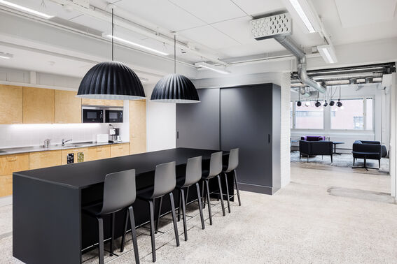 In addition to office space, you can also utilize shared kitchens and lounges in A Grid.